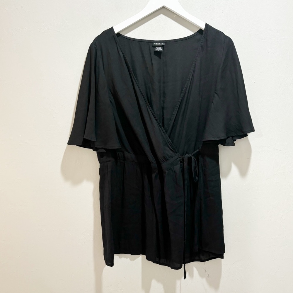 TORRID Women’s Plus Size Black Chiffon Wrap Top Short Flutter Sleeves Tie Sz 2X